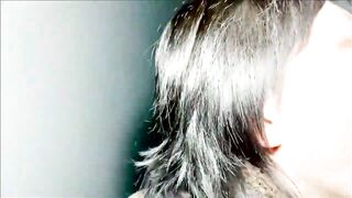 少妇在楼道里安全通道偷情做爱口交爆出