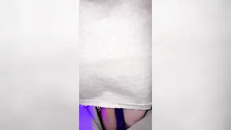 兄妹乱伦 和偷操半年的亲妹妹在KTV激情开操年纪小就是听话，这骚叫声也是没谁了，骨子里的贱货